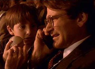 En  Hook,  Robin Williams interpreta a un abogado cuya profesión le mantiene desconectado de la vida.