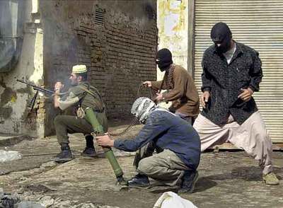Bilal Hussein ganó el premio Pulitzer por esta imagen, tomada en noviembre de 2004 en Faluya. En ella, insurgentesrniraquíes disparan contra fuerzas de EE UU.