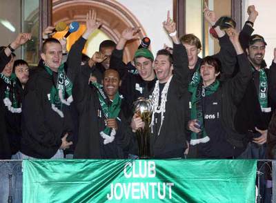 RUDY Y RICKY PROMETEN MÁS TÍTULOS A LOS MILES DE SEGUIDORES DEL JOVENTUT QUE FESTEJAN LA COPA