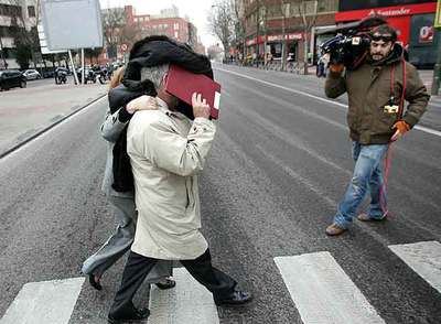 Un funcionario de Urbanismo imputado por el  caso Guateque,  a la salida del juzgado.