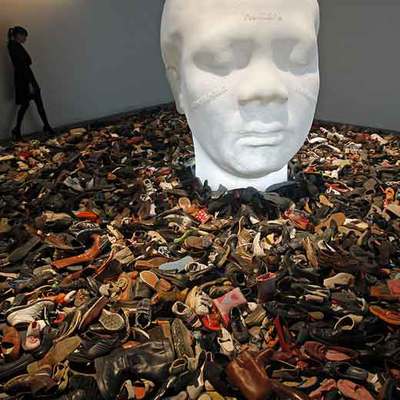 El homenaje a los extranjeros de Plensa