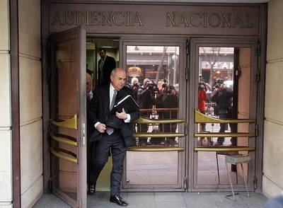 El general retirado Luis Alejandre sale de la Audiencia Nacional tras testificar.