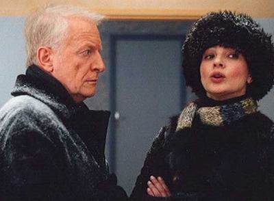 André Dussolier y Laura Morante, en  Asuntos privados en lugares públicos. 