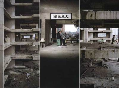 Tres fotografías de la serie  Lanwei, Guangzhou  (2006), del artista  anothermountainman,  que puede verse en la 10 Chancery Lane Gallery.