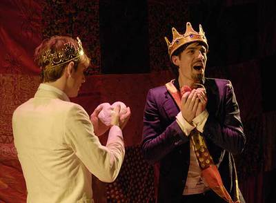 Los dos príncipes enamorados de la obra  Rey y rey.  