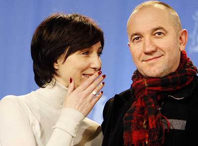 La actriz Elsa Zylberstein y el director Philippe Claudel presentan ayer en Berlín  Hace tanto tiempo que te quiero. 