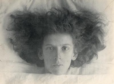  Autorretrato como jovencita  (1914), de Claude Cahun.