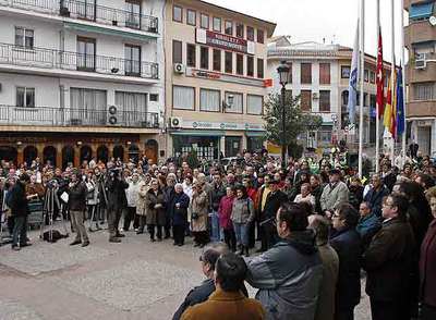 Concentración de repulsa en Arganda por el asesinato de Sagrario.