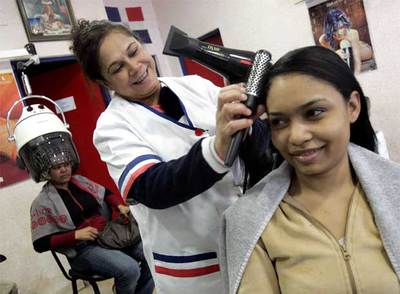 Una peluquería de Alcorcón (Madrid), regentada por inmigrantes dominicanas.