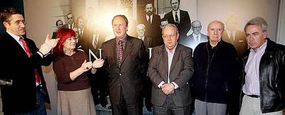 De izquierda a derecha, Patxi López, Lentxu Rubial, Andoni Monforte, Txiki Benegas, Pedro Morales y José Antonio Maturana.