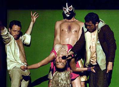 Una escena de  2666  interpretada por el Teatre Lliure.