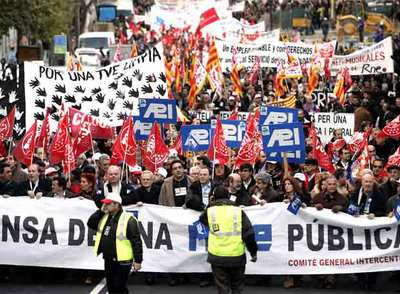 Manifestación celebrada en Madrid en diciembre de 2005 en defensa de la televisión pública.