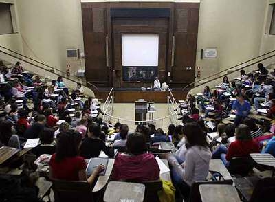 Una clase en la Facultad de Medicina de la Universidad Complutense.
