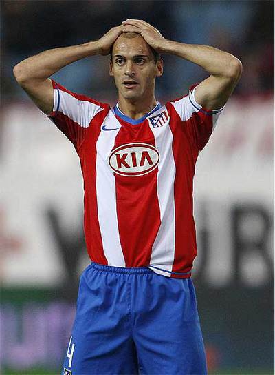 Pernía se lamenta tras una ocasión fallida.