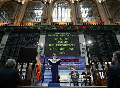 José Luis Rodríguez Zapatero, presenta el Informe Económico del Presidente del Gobierno 2007 en la Bolsa de Madrid.