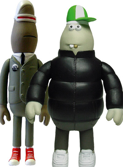 Dos de los muñecos de su célebre serie  The in Crowd.  