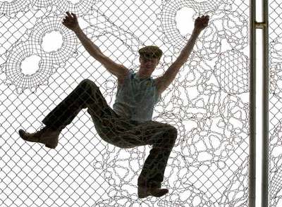  Lace Fence,  del estudio holandés Demakersvan, una pieza de la muestra  Binnen-Buiten (En la calle como en casa),  en el Matadero.