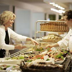 Servicio de  catering  de la empresa danesa ISS.