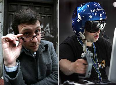 A la izquierda, Joaquín Reyes y a la derecha, un asistente al Campus Party.