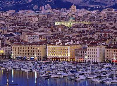 Vista del puerto viejo de la ciudad de Marsella.