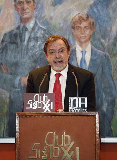 Juan Luis Cebrián, en un momento de la conferencia.