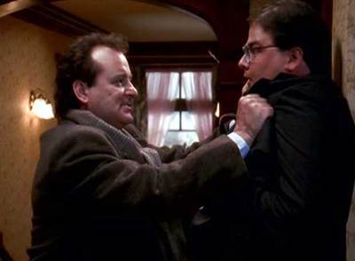 En  Atrapado en el tiempo,  Bill Murray es un profesional amargado que culpa a los demás de su malestar interior.