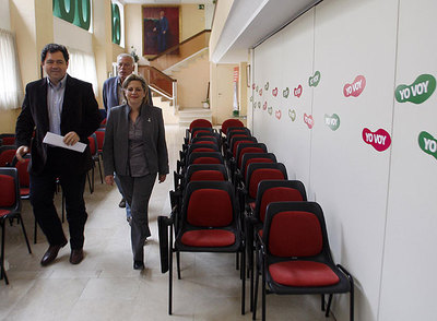 Julián Álvarez, ayer en la sede del PA en Sevilla, donde analizó la situación de su formación tras quedarse sin escaños.