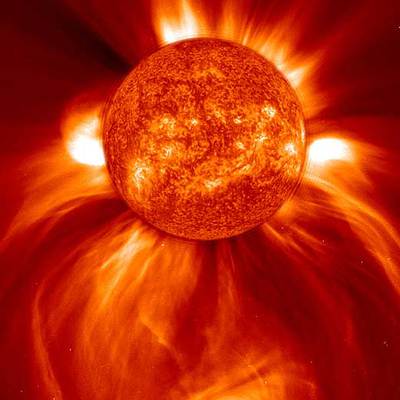 Eyección de la corona solar observada por el satélite  Soho   en 2002.  