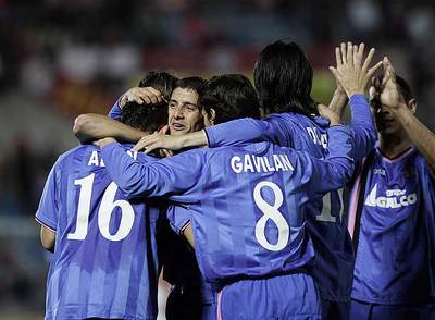 Los jugadores del Getafe celebran el tanto de Albín.
