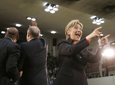 La aspirante a la candidatura demócrata, Hillary Clinton, en un acto de campaña en Filadelfia, Pensilvania, el martes.