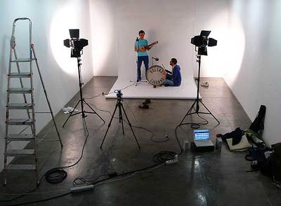 Un momento de la filmación de una de las obras que expone Juan López.