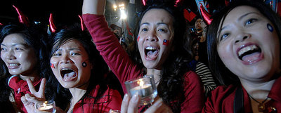 Seguidoras del principal partido de la oposición taiwanés se manifiestan en favor de su candidato presidencial, ayer al sur del país.