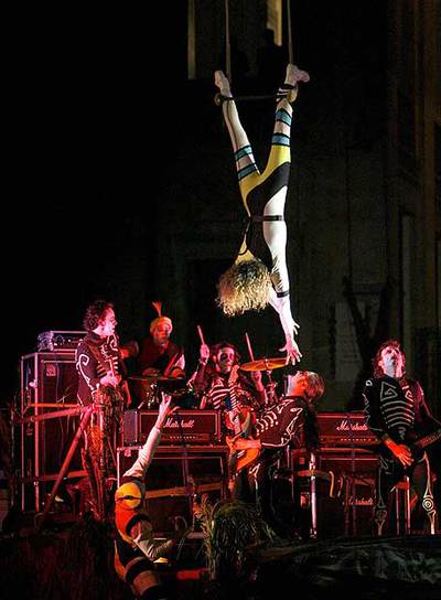 Un momento del espectáculo  Lluvia de violines,  de la compañía francesa Trense Express.