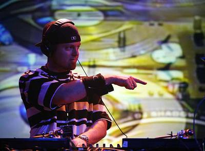 DJ Shadow, durante su actuación ayer en La Riviera.