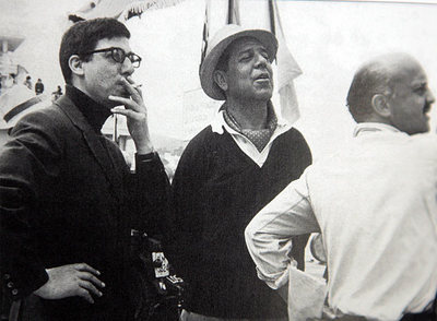 Rafael Azcona, a la izquierda, con Luis García Berlanga, en el centro, y Ricardo Muñoz Suay, durante el rodaje de  El verdugo , en 1963.