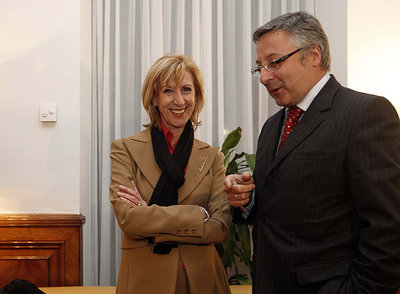 José Blanco recibe ayer a la diputada de UPD Rosa Díez, que abandonó el PSOE el año pasado.