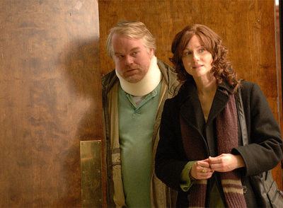 Philip Seymour Hoffman y Laura Linney, en  La familia Savages.  