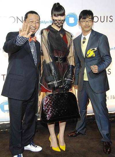 Murakami (izquierda) con los también artistas Chiho Aoshima y Mr.