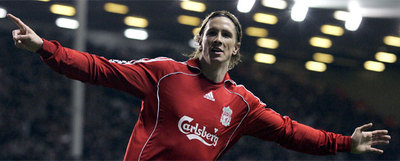 Fernando Torres muestra su alegría tras conseguir el segundo gol del Liverpool.