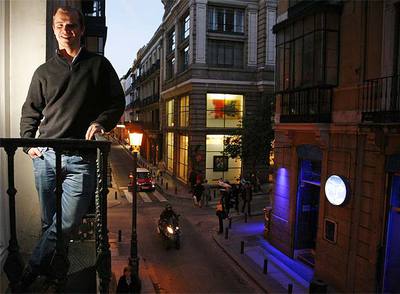Zaryn Dentzel, consejero delegado de Tuenti, en la sede de la empresa en la calle de Barquillo de Madrid.rnEl logo de Tuenti.