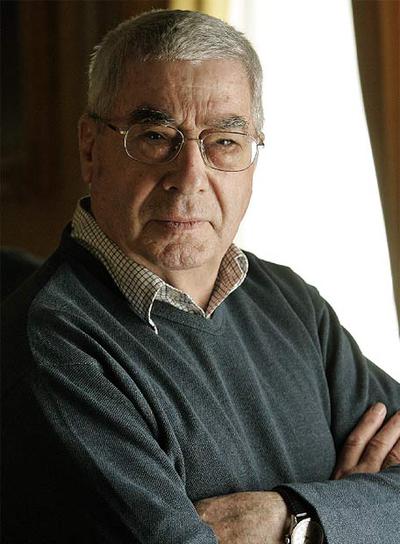 Rafael Azcona, autor de la novela  Los ilusos. 