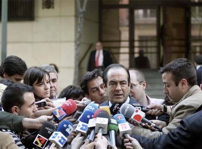 El presidente del Congreso, José Bono, a su salida de la Audiencia Nacional.