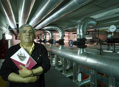 Félix López Rey en la central de calefacción de Orcasitas.