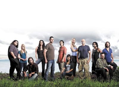 El reparto principal de la cuarta temporada de Perdidos poniendo cara de intriga.