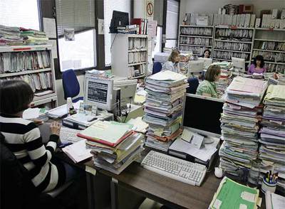 "NECESITARÍA DOS AÑOS PARA ESTOS EXPEDIENTES".