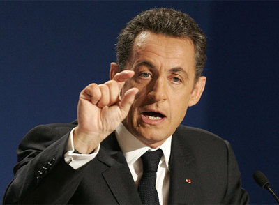 El presidente francés, Nicolas Sarkozy, en la entrevista de televisión de anoche en el palacio del Elíseo.