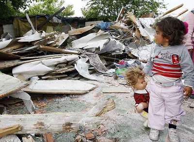 Anoche durmió en la calle