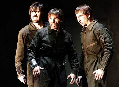 Escena de  La paz perpetua , de Juan Mayorga, dirigida por José Luis Gómez, durante un ensayo.