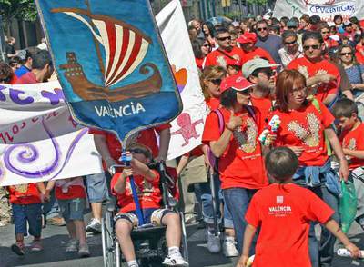 Una cincuentena de colegios públicos participaron en la 'trobada per la llengua' celebrada ayer en Valencia.