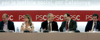 Los dirigentes del PSC José Zaragoza, Manuela de Madre, José Montilla, Miquel Iceta y Jordi Hereu, ayer en la ejecutiva del partido.